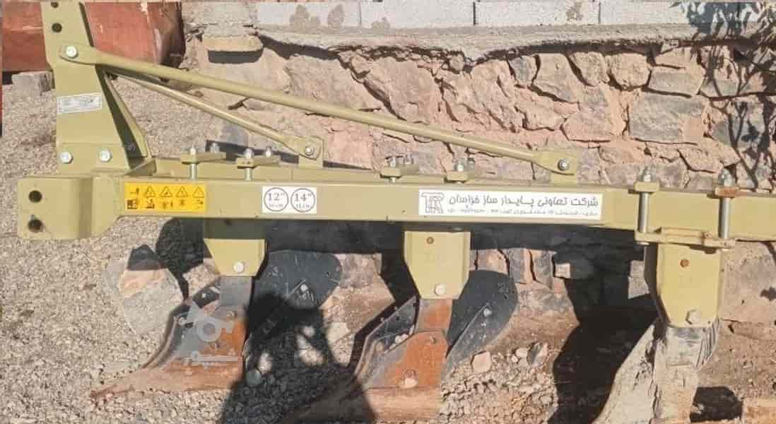 گاو آهن ارتشی با بازوی تقویت شده و حرکت پایدار روی زمین نا هموار