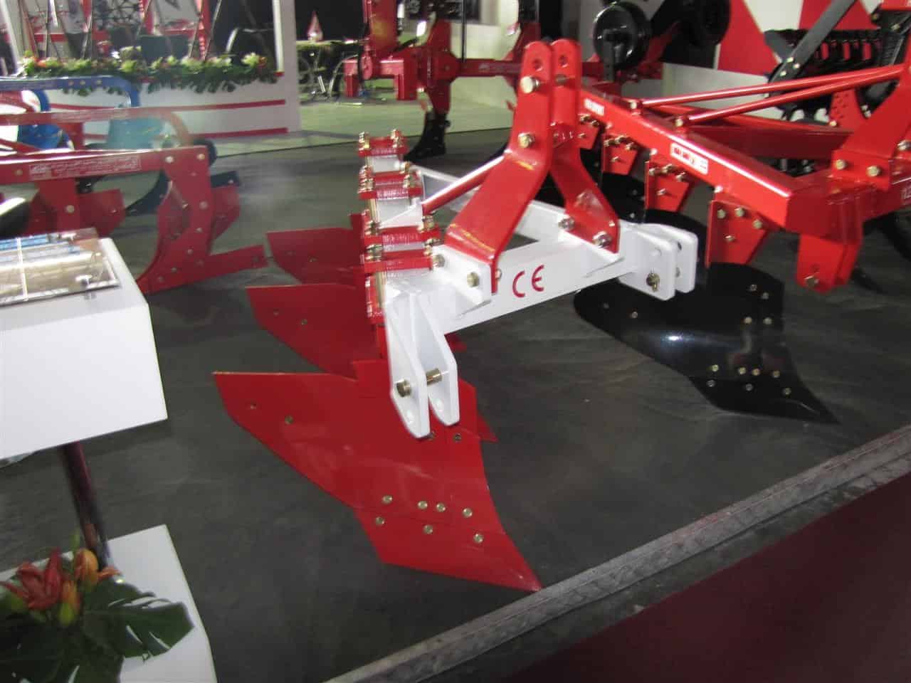 تصویر 3 از گاو آهن کشاورزی با تیغه‌ های موجی مناسب خاک‌ های شنی و گل‌ آلود