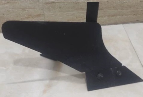 گاو آهن کولتیواتور مجهز به بازوی تنظیم‌ کننده برای عبور صاف در زمین