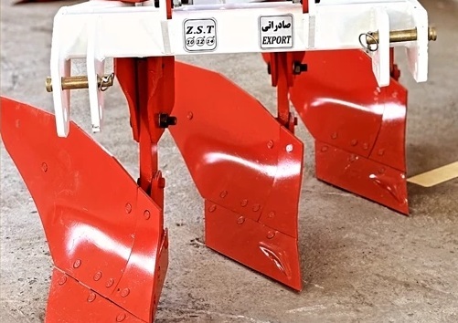 تصویر 3 از گاو آهن تراکتور فرگوسن تجهیز برای آماده سازی خاک در کشتزار های متنوع