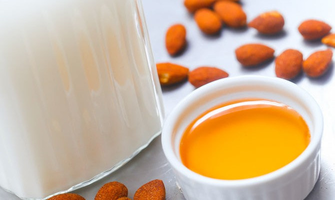 تصویر 4 از شیر بادام عسلی تازه نوشیدنی پرخاصیت برای انرژی روزانه