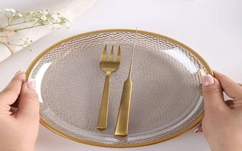 تصویر 2 از پیش دستی بلور قدیمی با طرح موج دار و بدنه شفاف و مقاوم