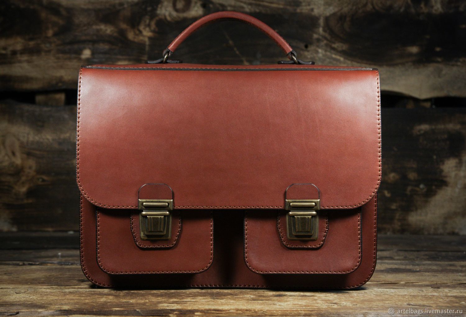 کیف چرم روشن مردانه در رنگ‌ های متنوع