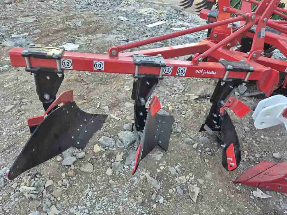 گاو آهن ابرهارد شرق با تیغه های بلند مناسب عمیق زنی