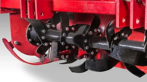 تصویر 2 از گاو آهن کلوخ شکن با تیغه های فولادی و عریض مناسب نفوذ عمیق