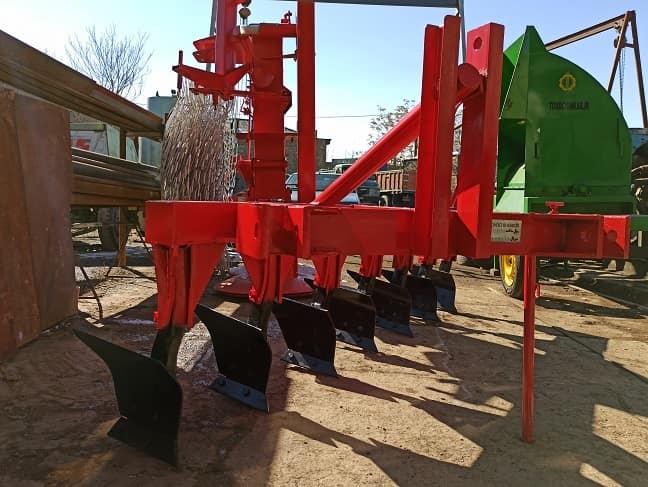 تصویر 4 از گاو آهن کلوخ شکن با تیغه های فولادی و عریض مناسب نفوذ عمیق