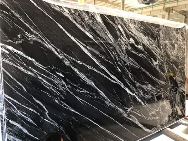 تصویر 3 از سنگ مرمریت مشکی براق با طراحی لوکس و مناسب کف سالن ها