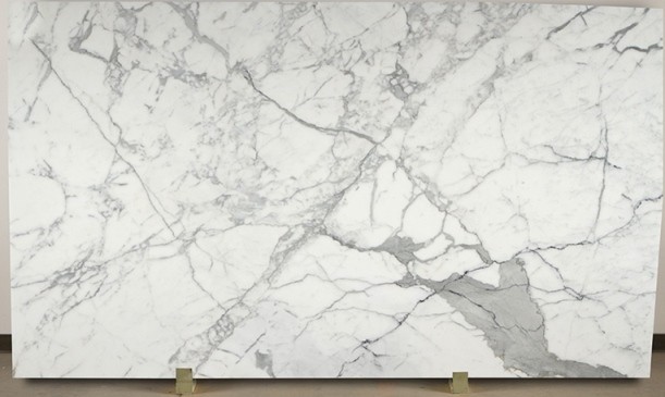 تصویر 1 از سنگ مرمریت سفید روشن مناسب سنگ‌ فرش و پله های ساختمان