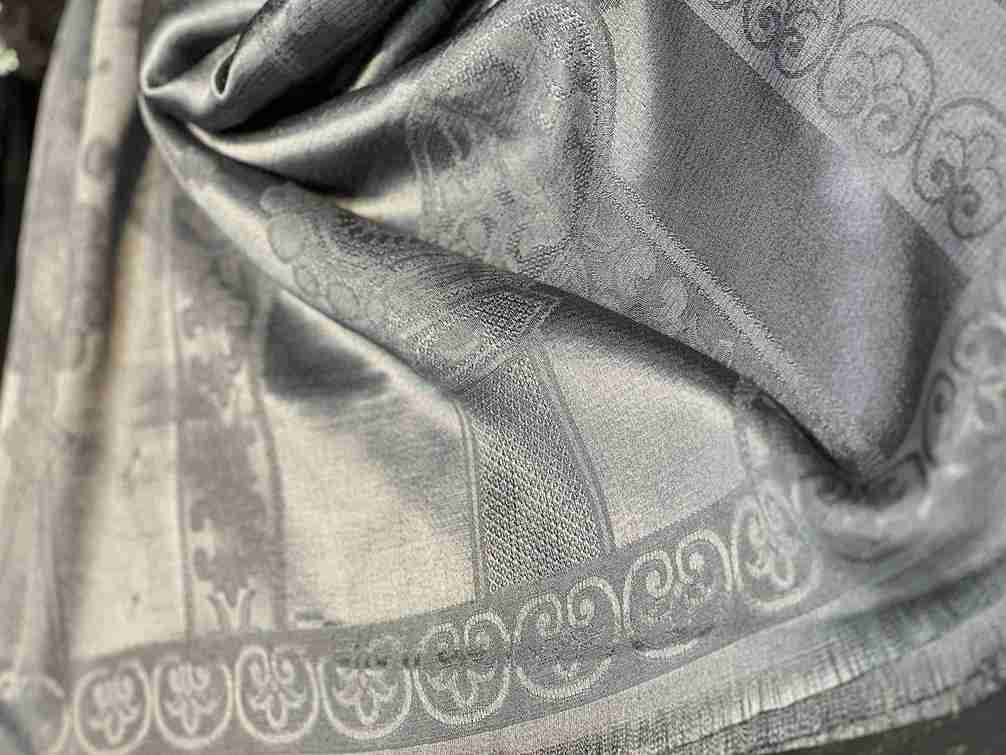 تصویر 4 از روسری ابریشم ژاکارد قواره ۱۲۰