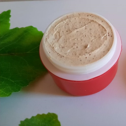 انواع کرم پوست گیاهی کاهش خطوط چین و چروک