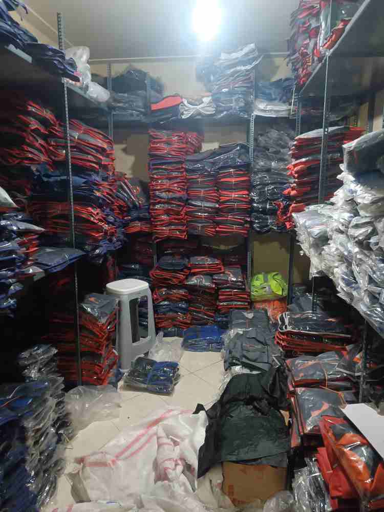 تصویر 4 از بزرگترین تولیدی لباس کار در تهران + گاردپوش