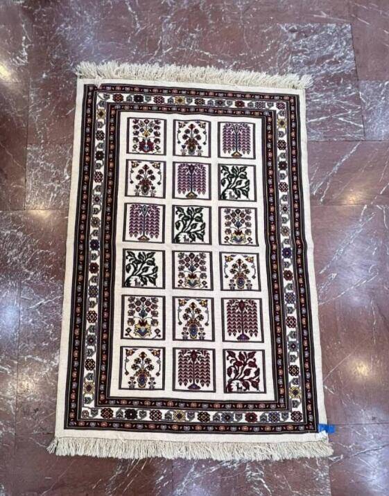 تصویر 1 از گلیم دست بافت خشتی سیرجان زمینه سفید