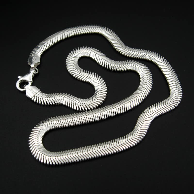 تصویر 2 از گردنبند نقره زنانه مانچو با طراحی زیبا و جذاب برای همه