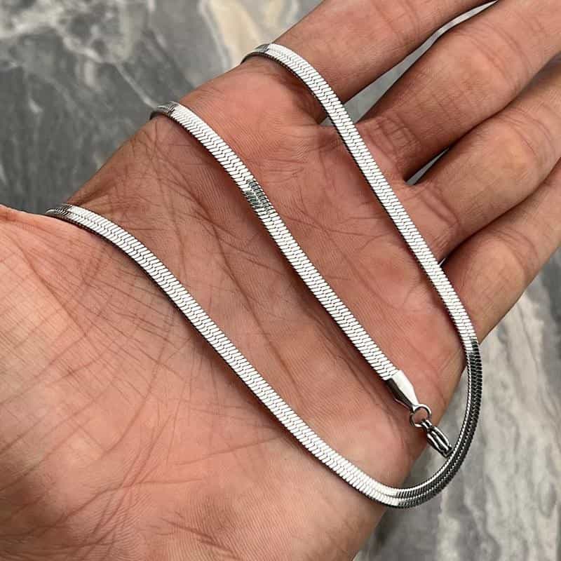 تصویر 2 از گردنبند نقره مردانه ماری با جزئیات ظریف و دلنشین