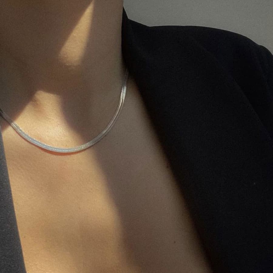 تصویر 3 از گردنبند نقره مردانه ماری با جزئیات ظریف و دلنشین