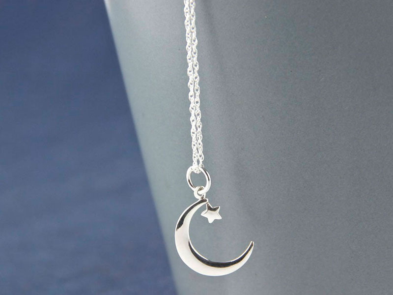 تصویر 2 از گردنبند نقره زنانه ماه سبک و خوش‌استایل برای هر موقعیت