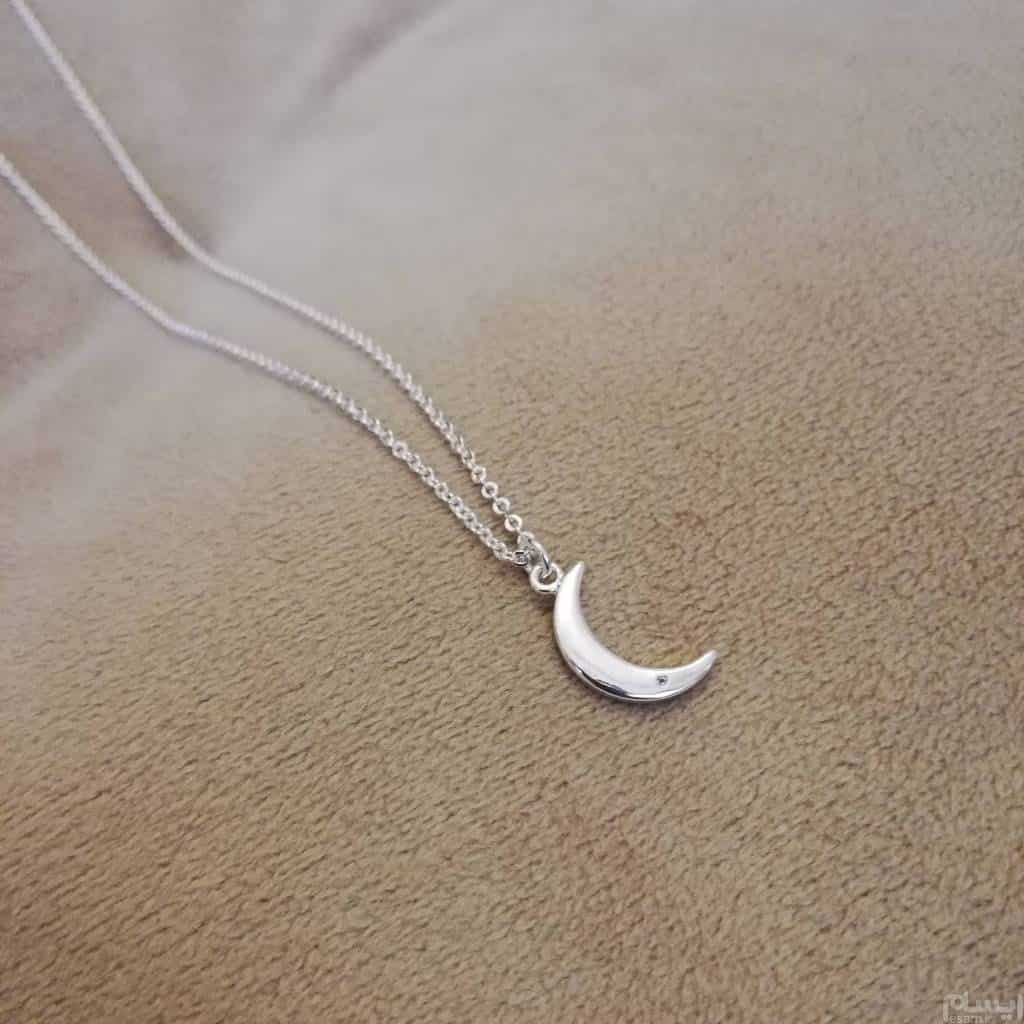 تصویر 3 از گردنبند نقره زنانه ماه سبک و خوش‌استایل برای هر موقعیت