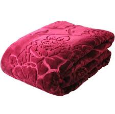 تصویر 3 از پتو قرمز با رنگ یکنواخت و طراحی مینیمال مناسب روزمره