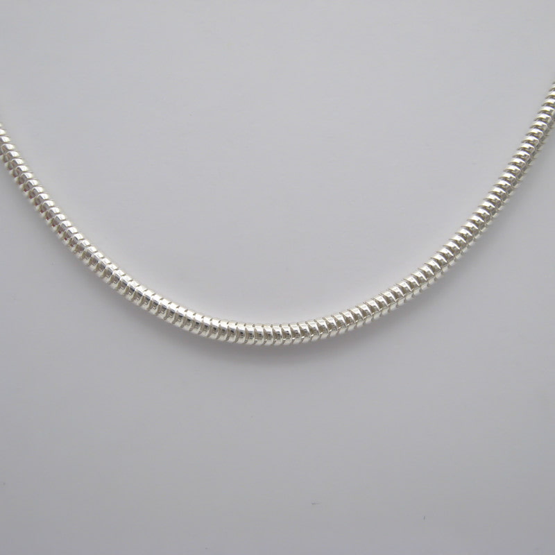 تصویر 4 از گردنبند نقره تنیسی مردانه انتخابی مناسب برای استایل رسمی