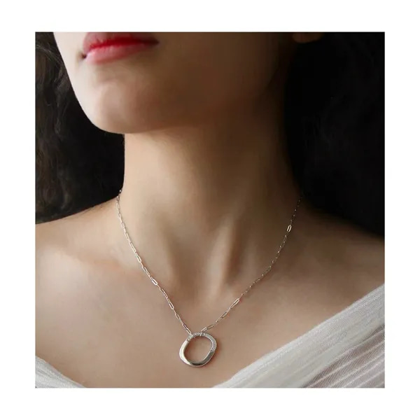 تصویر 4 از گردنبند نقره مینیمال دخترانه با جزئیات ظریف و دلنشین