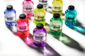 آب معدنی فانتزی با بطری شفاف کریستالی و بسته‌ بندی هنری