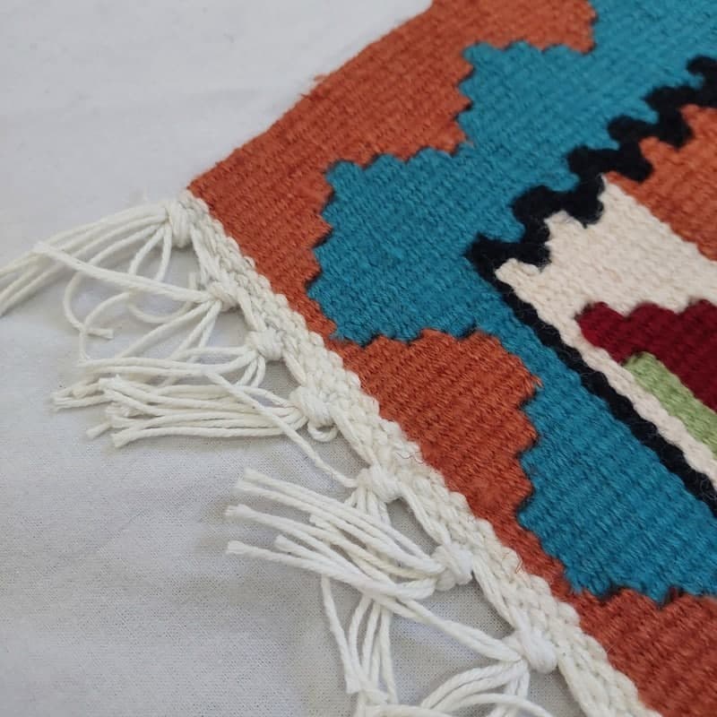 تصویر 3 از گلیم دستبافت ساده انتخابی مناسب برای اتاق خواب و نشیمن