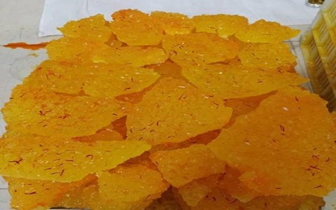 تصویر 1 از نبات تخته ای زعفرانی خانگی با طعم اصیل