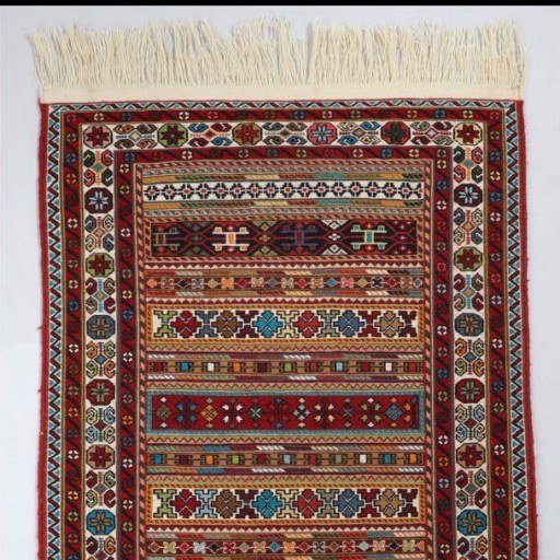 تصویر 2 از گلیم دستبافت سوزنی سیرجان نمایانگر هنر نساجی سنتی و سبک سیرجانی