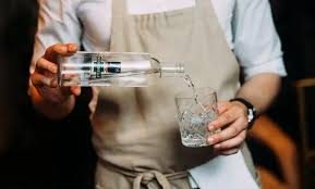 تصویر 1 از آب معدنی خوشگل با بسته‌ بندی شاداب و جذاب برای مصرف روزانه