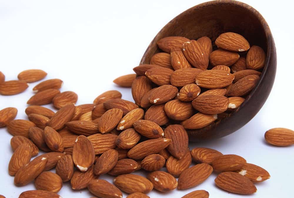 بادام درختی پوست کنده تازه سال و مرغوب