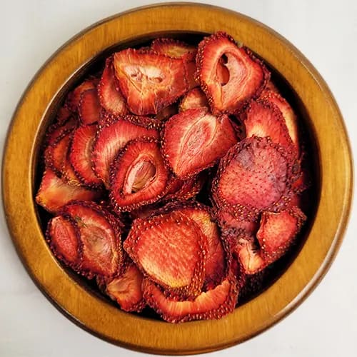 توت فرنگی خشک آماده برای مصرف و میان وعده