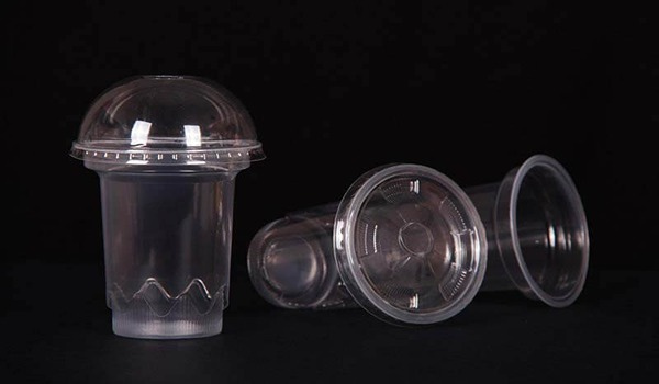 تصویر 1 از لیوان یکبار مصرف درب دار مناسب استفاده روزانه و محیط کاری