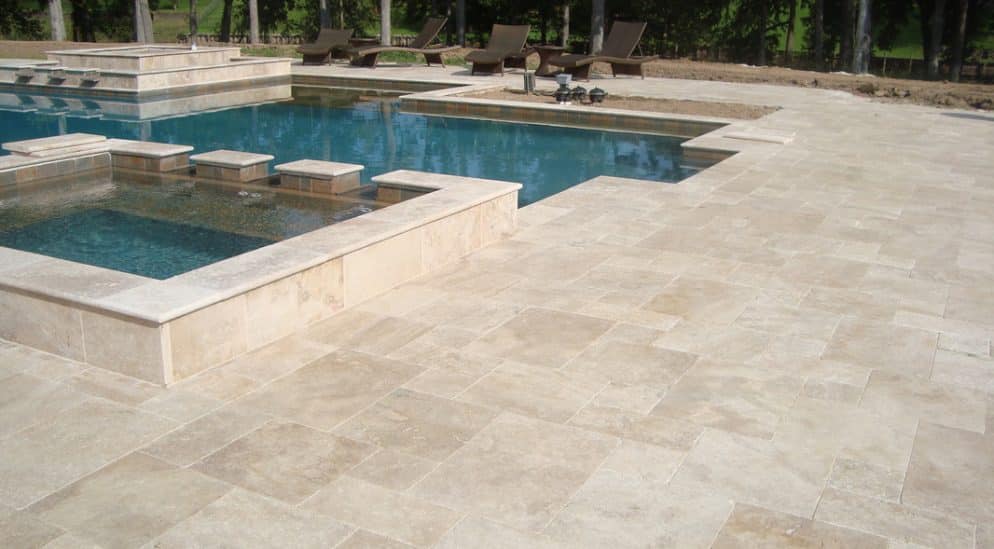 تصویر 2 از سنگ تراورتن رامشه کرم با بافت یکدست و دوام طولانی