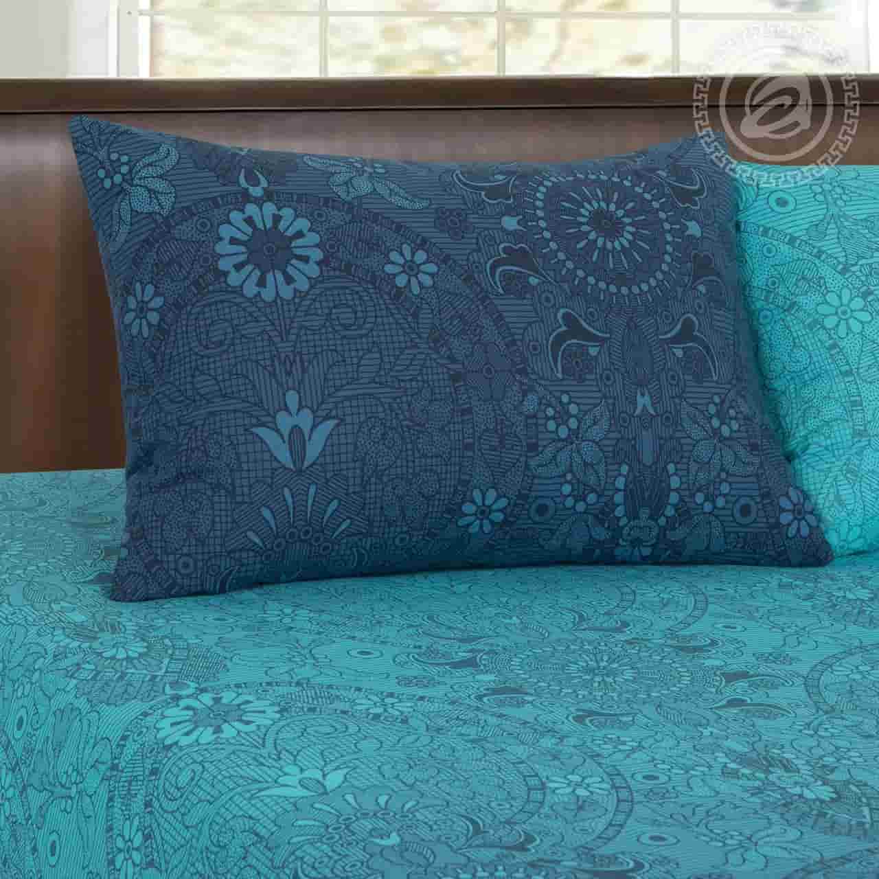 روبالشتی گلدوزی قدیمی با الهام از طرح‌ های سنتی و ظرافت خاص