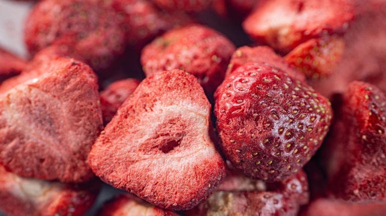 تصویر 2 از توت فرنگی خشک ژله ای طعم دلپذیر و بافت نرم