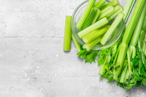 تصویر 1 از کرفس مزرعه‌ ای درجه یک مناسب مصرف خام و پخت‌ و پز