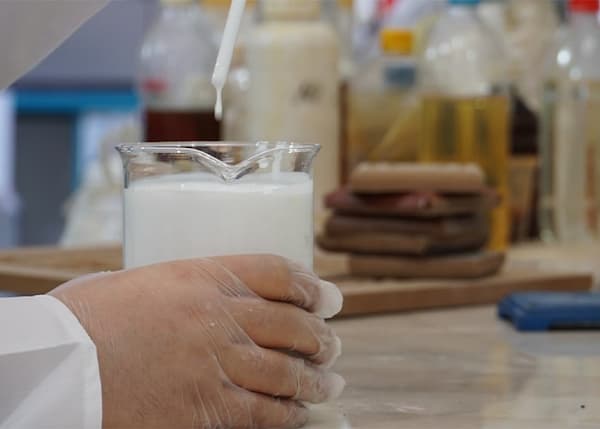 تصویر 3 از چسب وکیوم پرس با قدرت چسبندگی بالا مناسب پروژه‌ های لوکس