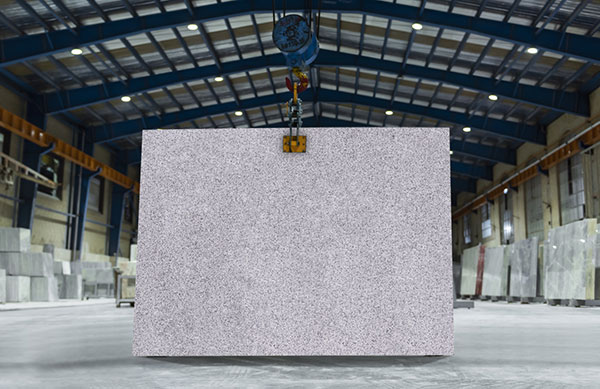 سنگ گرانیت پلاک سفید نطنز ساختار یکنواخت و سطح صیقلی