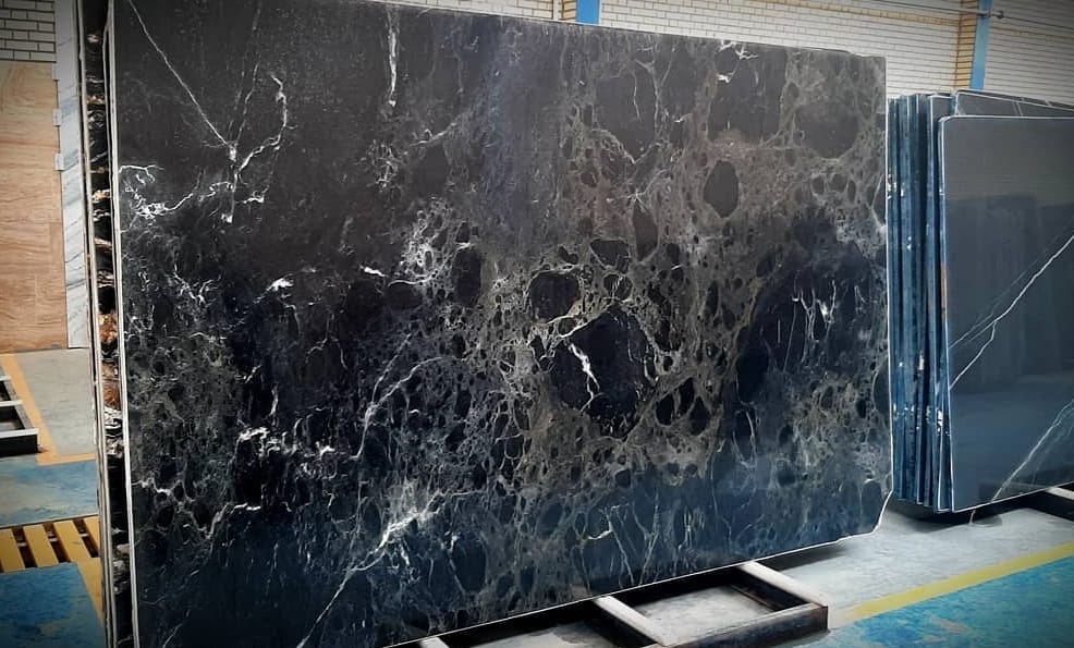 تصویر 3 از سنگ گرانیت ولگا بلو سطح صاف و یکنواخت برای طراحی دقیق