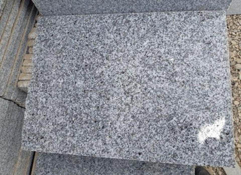 تصویر 2 از سنگ گرانیت گل پنبه ای نطنز بافت متراکم و رنگ روشن