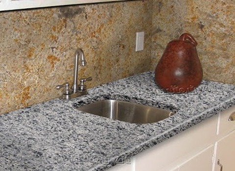 تصویر 3 از سنگ گرانیت گل پنبه ای نطنز بافت متراکم و رنگ روشن