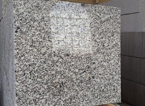 تصویر 4 از سنگ گرانیت گل پنبه ای نطنز بافت متراکم و رنگ روشن