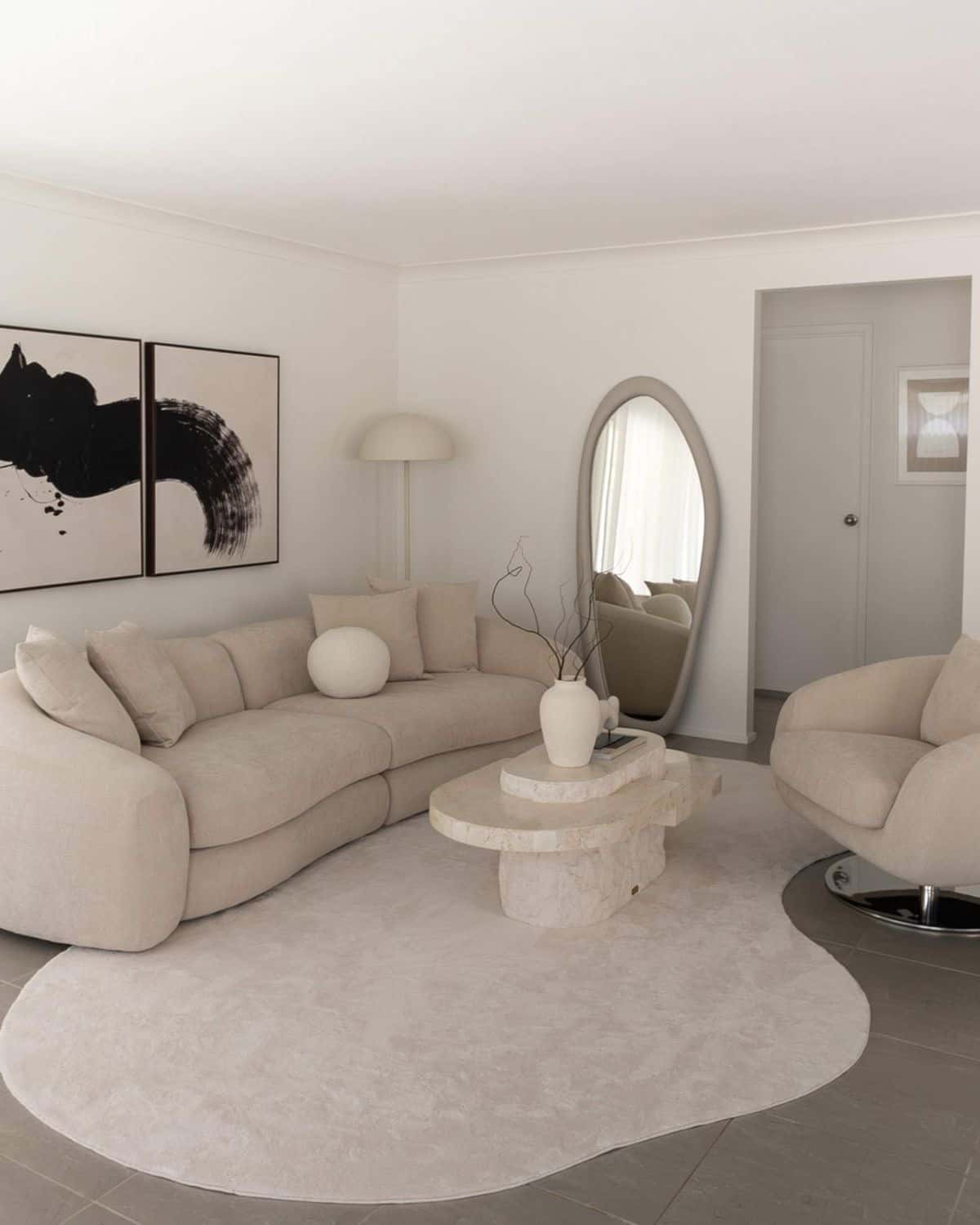 مبلمان کلاسیک مناسب پذیرایی با تنوع رنگ و پارچه