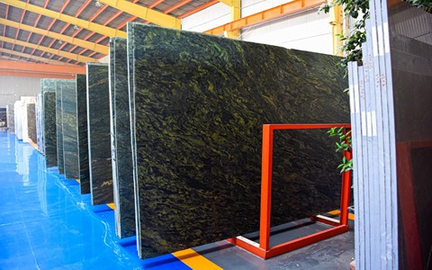 تصویر 4 از سنگ گرانیت سبز جنگلی بیرجند سطح صاف و یکنواخت برای نصب دقیق