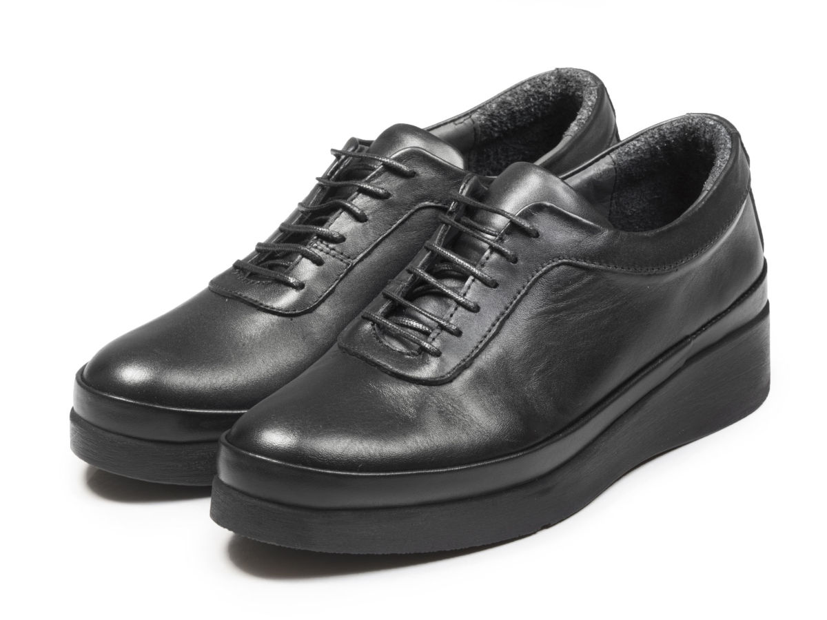 تصویر 4 از کفش چرم لژ دار زنانه با نرمی استاندارد و سایز های دقیق