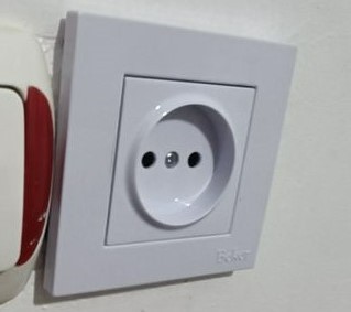 تصویر 1 از پریز برق سفید توکار بکر با کیفیت بالا