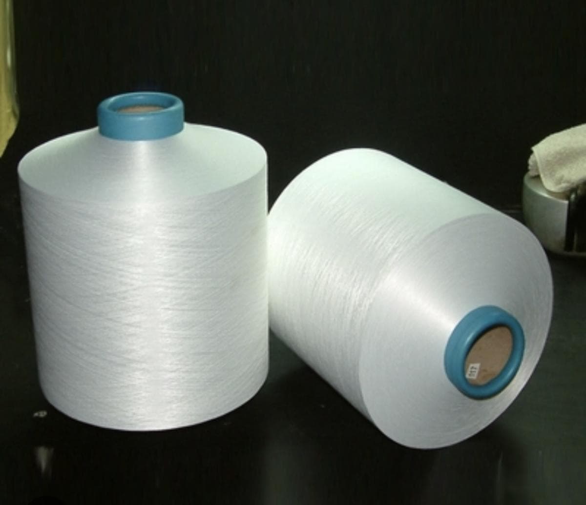 تصویر 2 از نخ پلی استر فیلامنت یکی از گزینه های با کیفیت برای دوخت