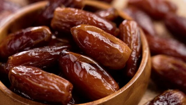 تصویر 4 از خرما خشک با بافت نرم و شیرینی طبیعی