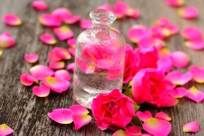 تصویر 3 از گلاب شیشه ای عالی برای تجربه اصالت و طراوت طبیعی