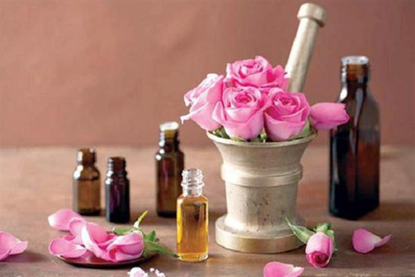 تصویر 1 از گلاب ممتاز کاشان از گل محمدی تازه کاشان